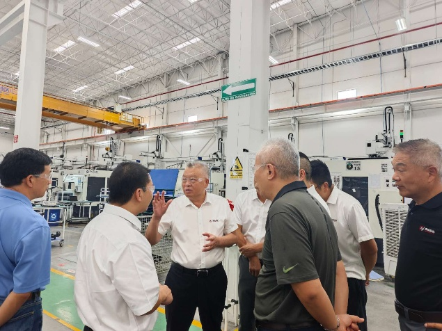 銀輪股份董事長徐小敏一行蒞臨墨西哥工廠指導(dǎo)工作